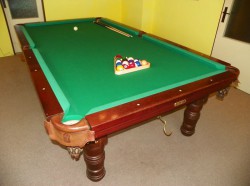 Billiard. - Herna se nachází v přízemí domu.